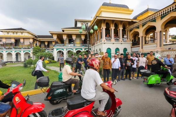 Lepas Peserta Vespa World Days 2022, Musa Rajekshah: Bantu Promosikan Wisata Sumut di Bali